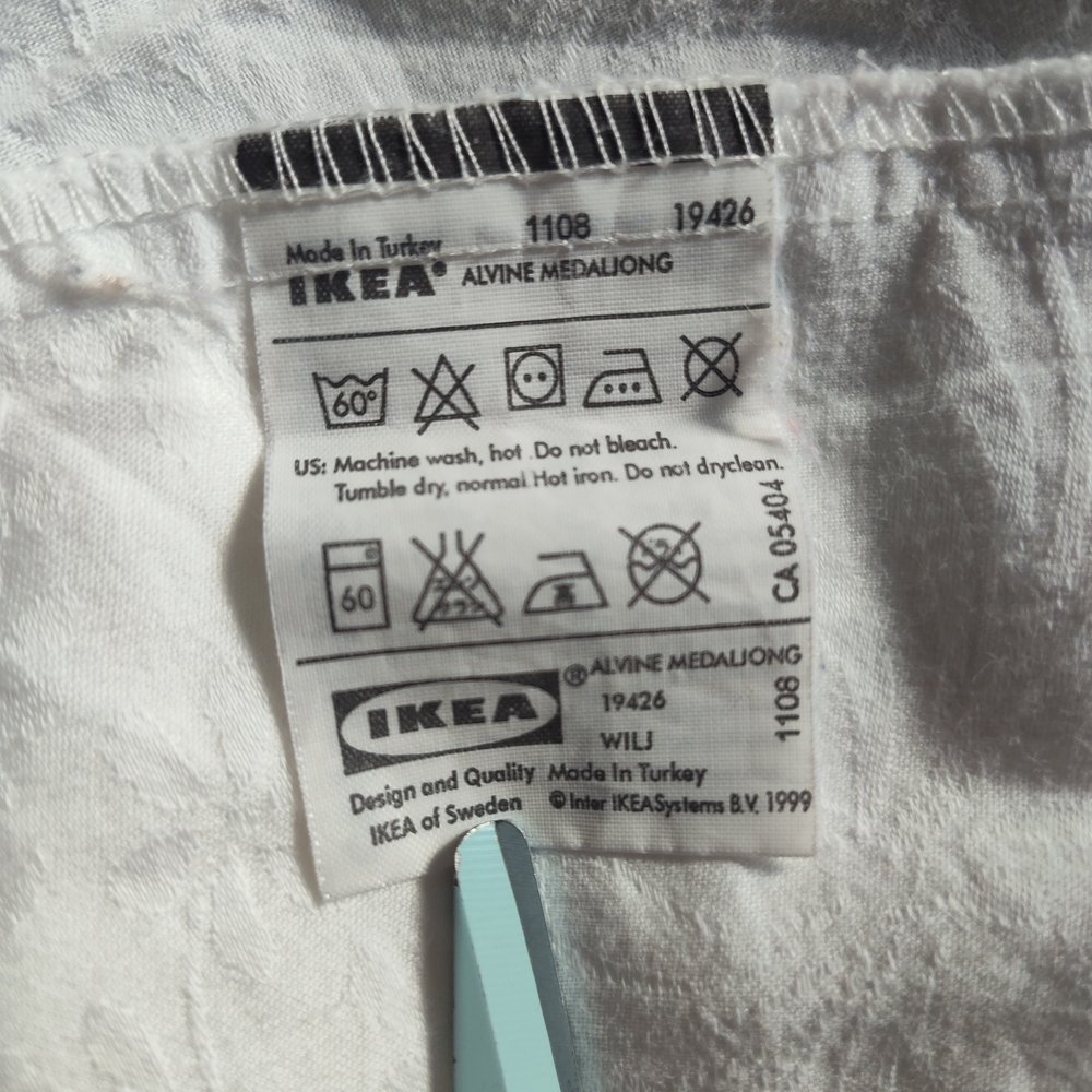 IKEA Alvine Medallong Queen Duvet Cover White